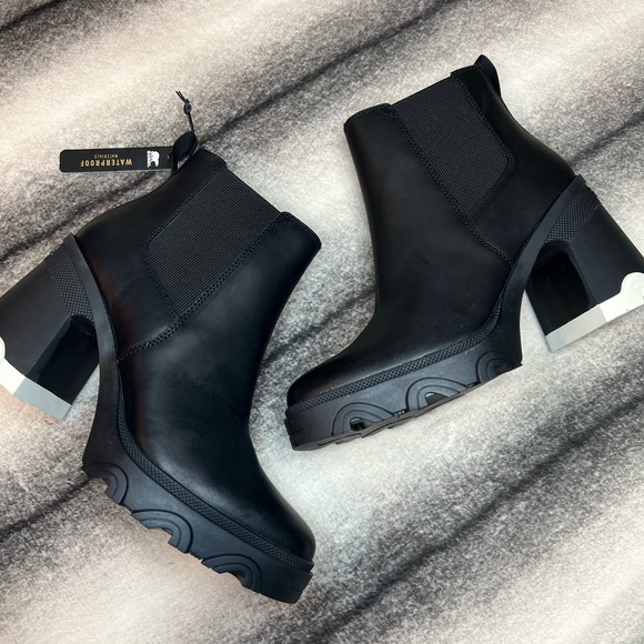 { Sorel } Brex Heel Lug Sole Chelsea Boots Black White - Picture 3 of 10